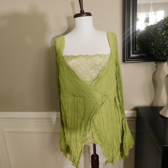 Pleated Kiwi Green Blouse - 3X - BRAND NEW - Picture 2 of 7